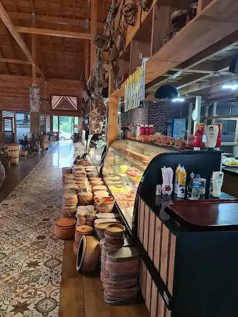 Kayaköprü Mevlüt Usta Alabalık Tesisleri
