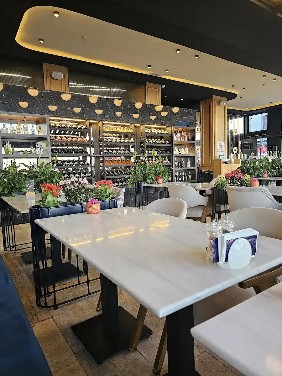 Maare Restaurant & Cocktail Bar