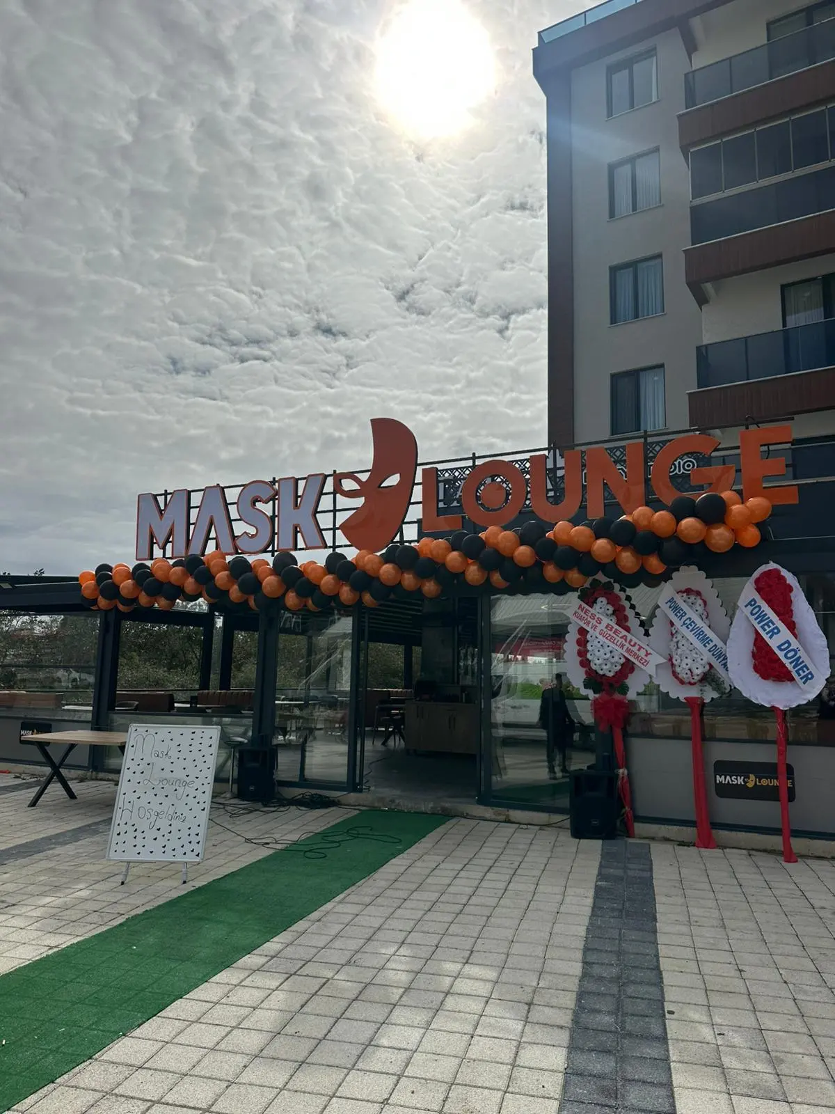 Mask Lounge