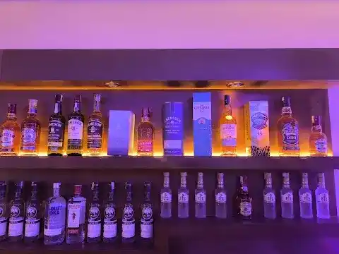 Lacivert Bar & Grill