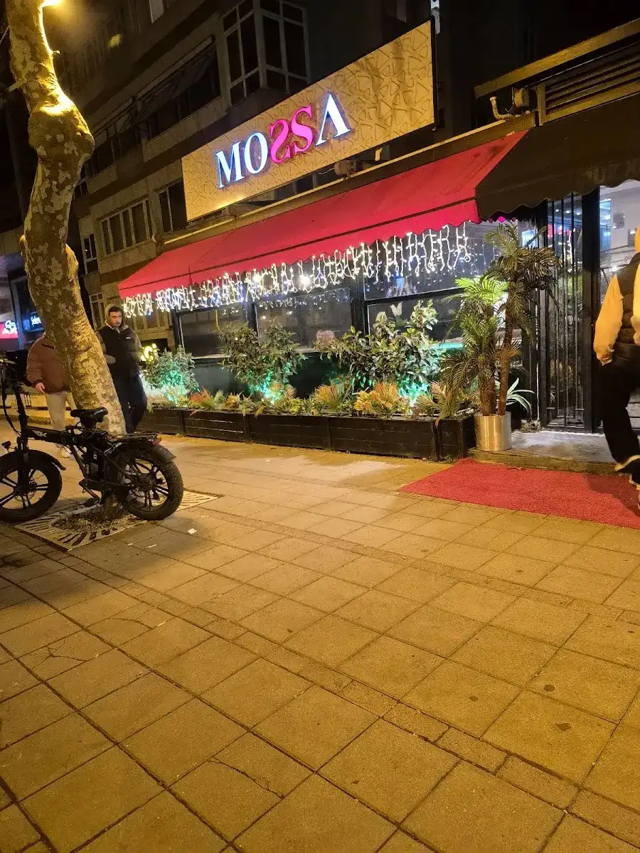 MOSSA LOUNGE