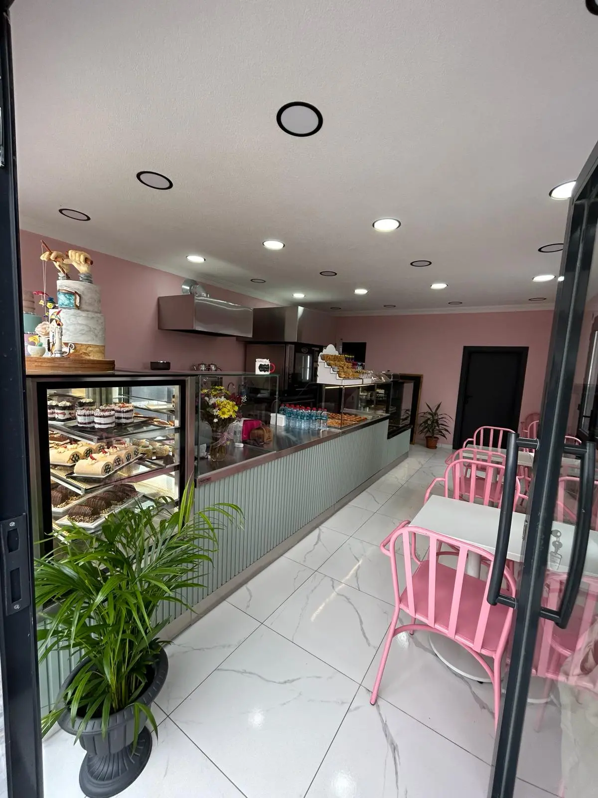 Pembe pasta evi