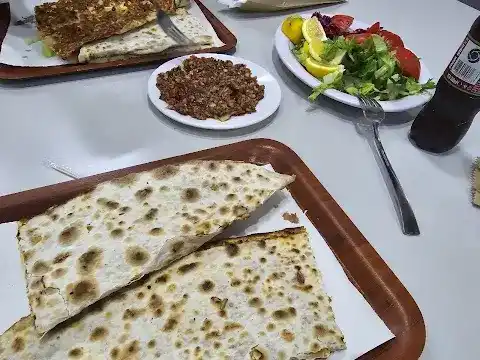 Saraylar