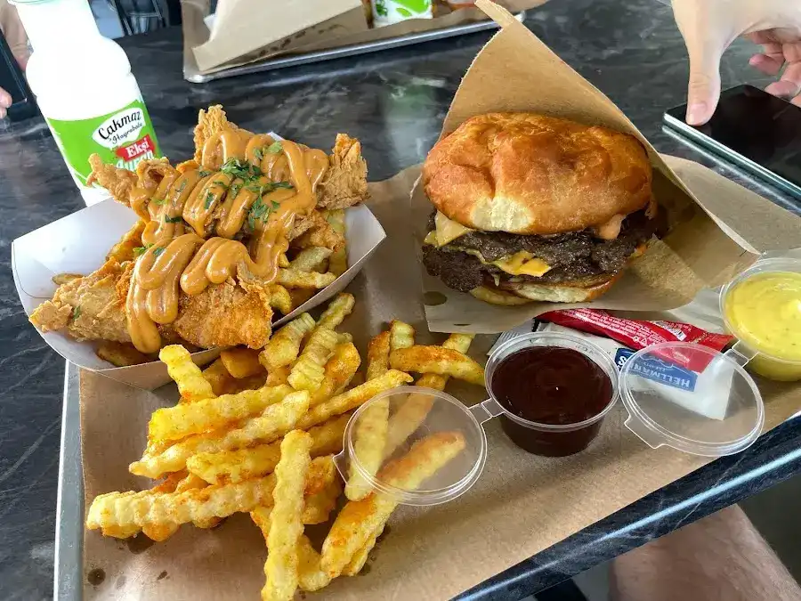 BURGERİZZ | Burgers & Fries | Tekirdağ Burger fotoğraf 2