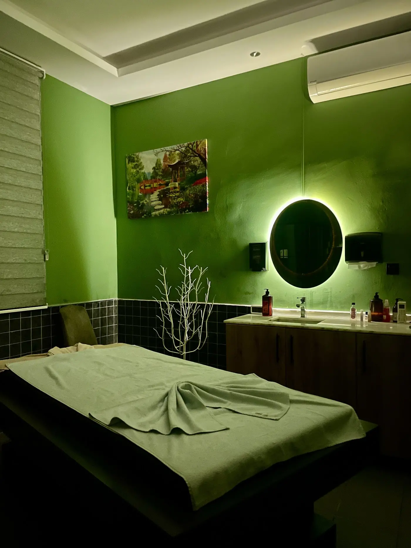 Mills Hotel Spa Center