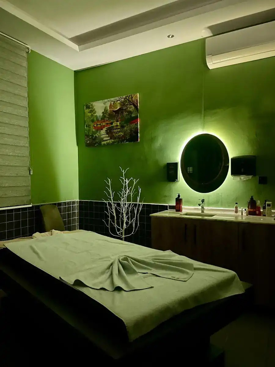 Mills Hotel Spa Center