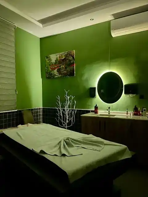 Mills Hotel Spa Center