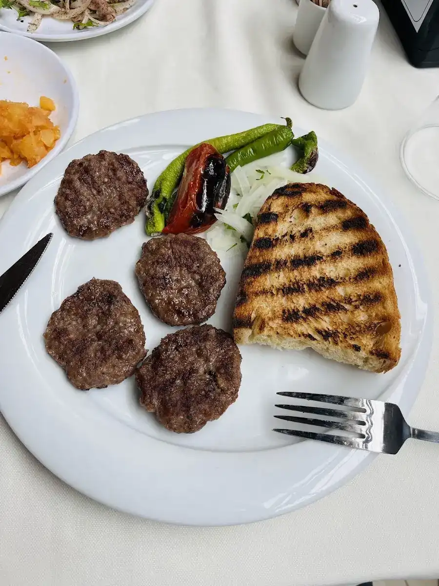 Saray Köfte Balık Restaurant Akçaabat fotoğraf 3
