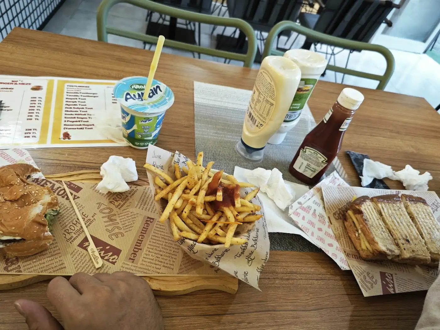 107 TOAST & BURGER fotoğraf 3