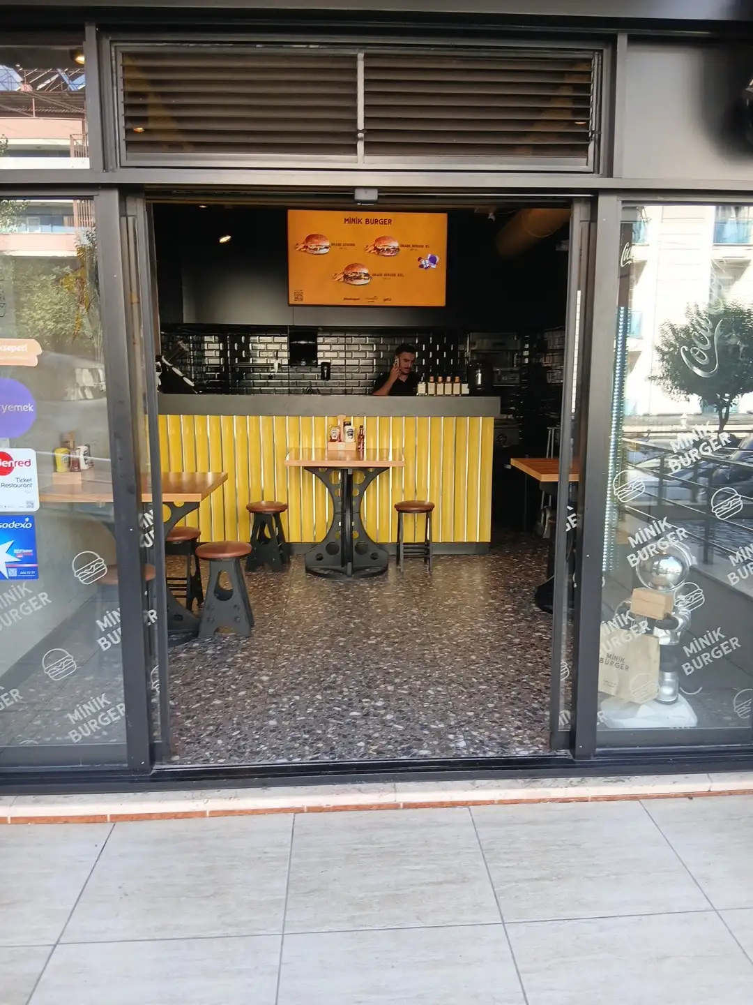 Minik Burger fotoğraf 2