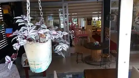 Kulübe 462 Cafe & Restaurant Zeynep ÇAKICIBAL