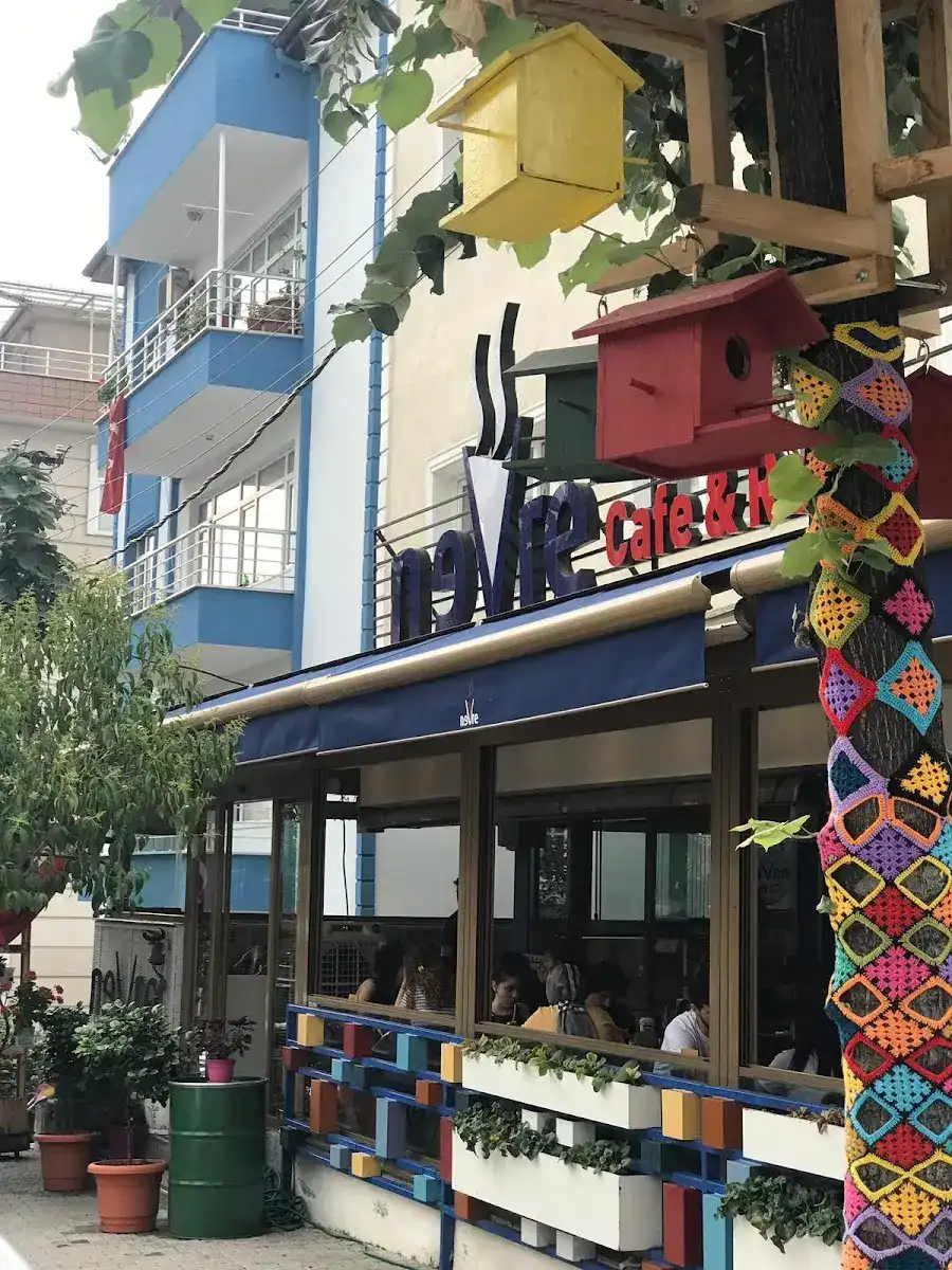 Nevre Cafe & Restaurant