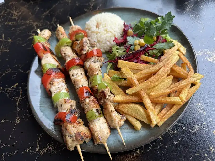 VERA SERENDER RESTORAN Pide - Kahvaltı - Et - Köfte - Balık fotoğraf 2